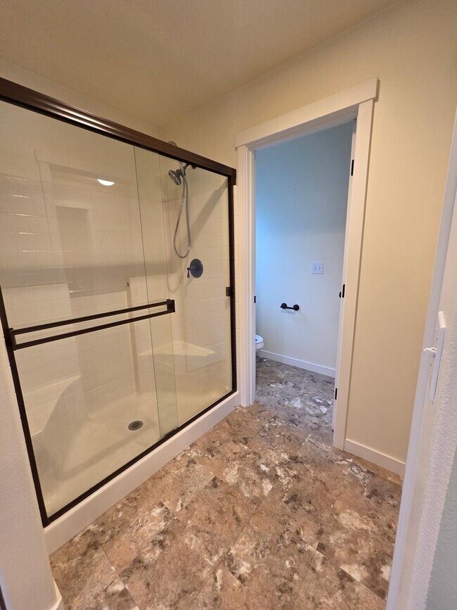 Building Photo - Beautiful 3-Bed Home with Private Yard and Modern Upgrades