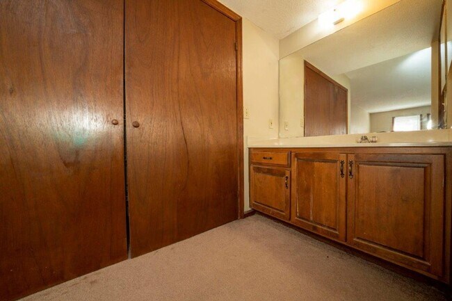 Building Photo - Deerfield Condominiums