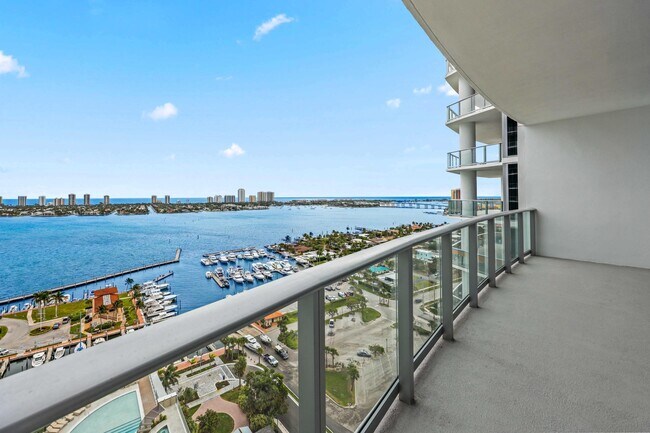 Building Photo - 220 Lake Shore Dr