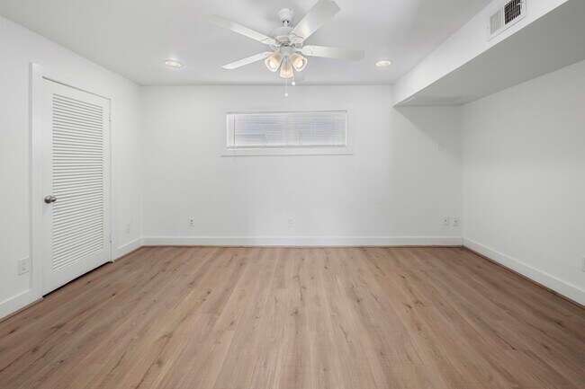 Building Photo - 234 Westheimer Rd