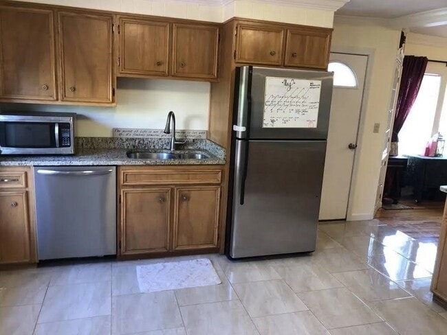 Building Photo - 83 Coburn Ave