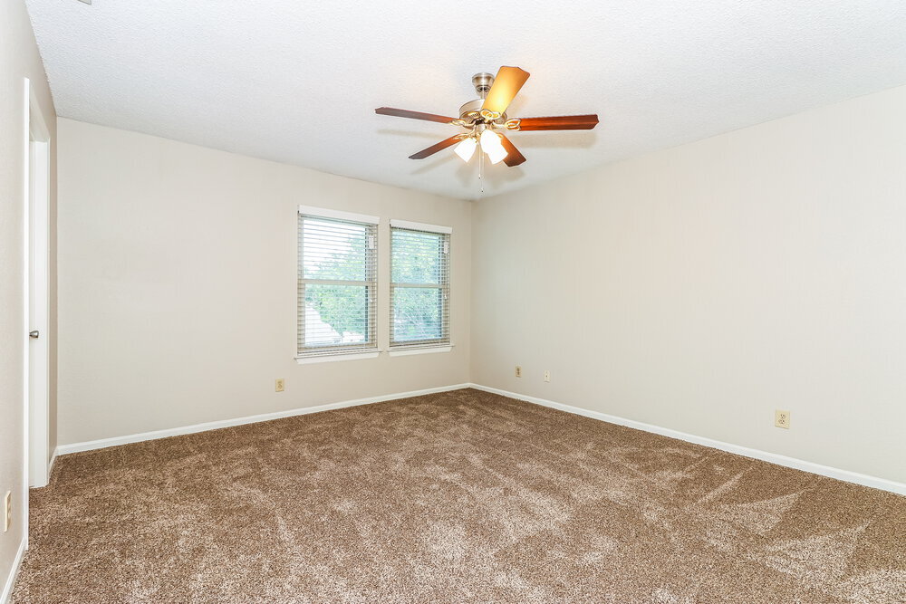 Building Photo - 3645 Fairview Dr