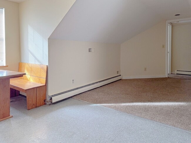 Building Photo - Charming 1br Townhome In Quite Country Setting (Heat Included)