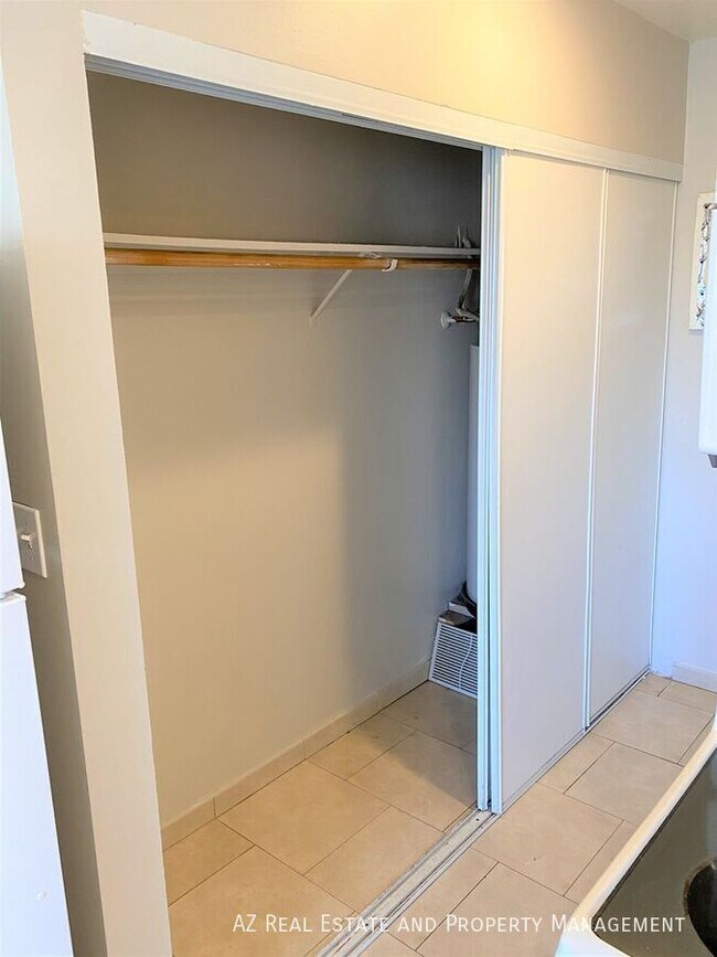 Building Photo - 909 E Roosevelt St