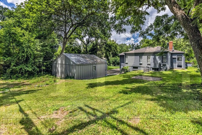 Building Photo - 9901 E Linwood Blvd