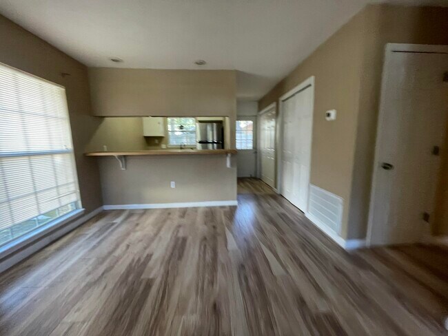 Building Photo - 607 W Sunset Blvd