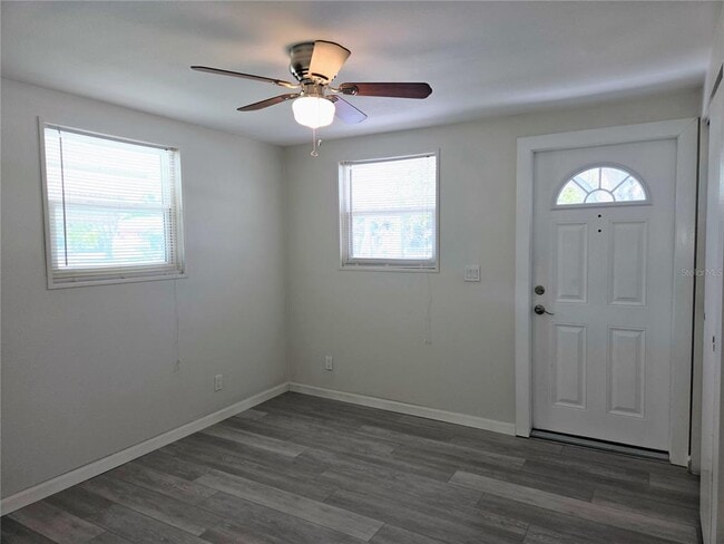 Building Photo - 5616 27th Ave S