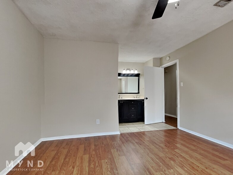 Building Photo - 9015 Eldora Dr