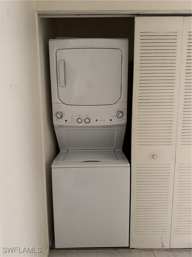 Building Photo - 46 Desert Candle Cir