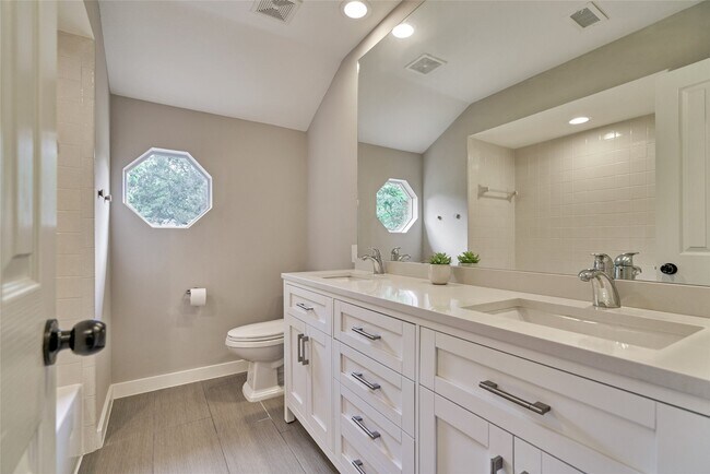 Building Photo - 38 E Gaslight Pl