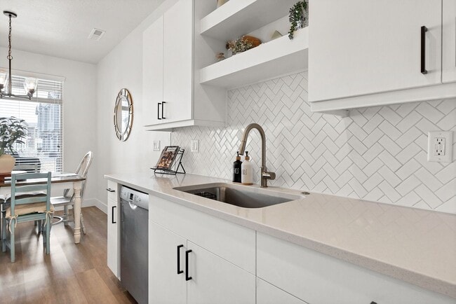 Building Photo - Lovely, Modern Townhome in Scenic Ivins