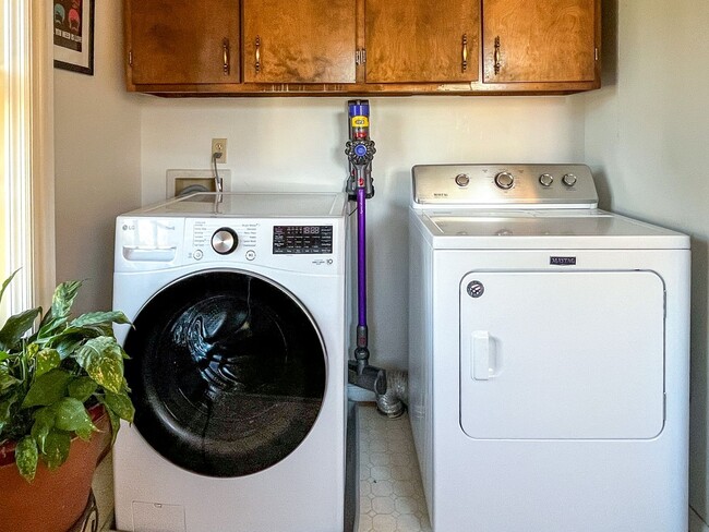 Building Photo - Furnished 3-Bedroom Home Near Darden - UVA