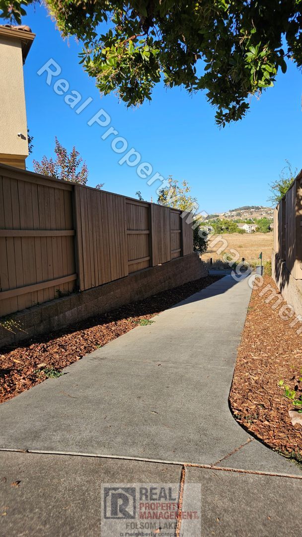 Building Photo - 1529 Borrasca Dr