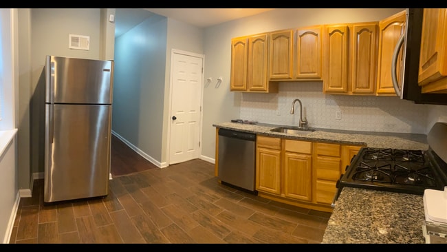 Building Photo - 4030 Poplar St