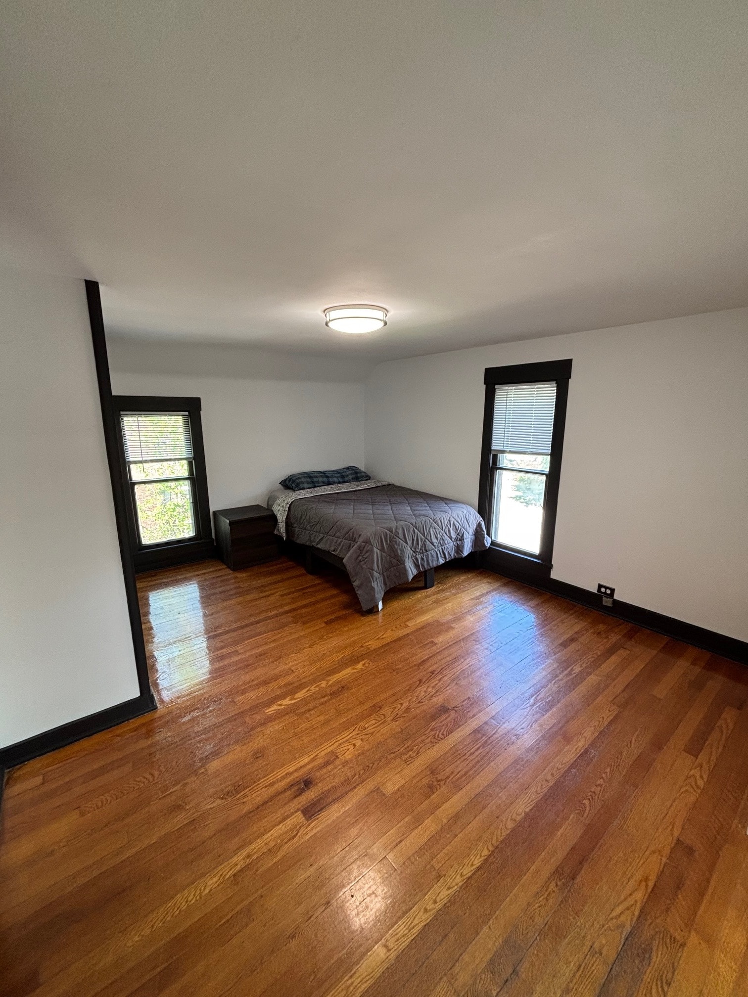 bedroom 2 - 302 W Washington St
