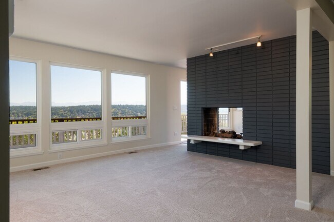 Building Photo - Exceptional Bellevue Home | Lake Sammamish Views | 5 Bed | 3 Bath | 3,380 Sq Ft