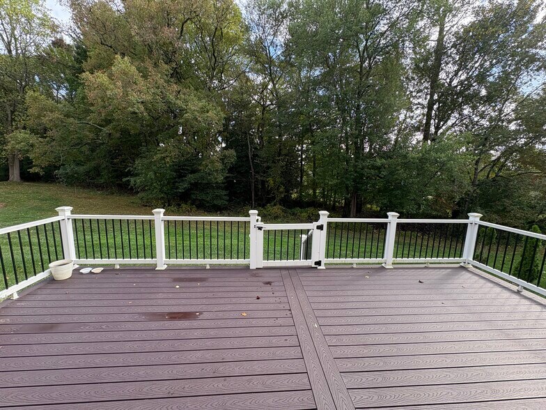 Deck - 210 Felix Dr