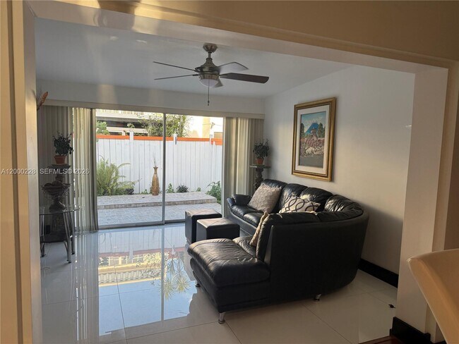 Building Photo - 13505 NE 23rd Ct