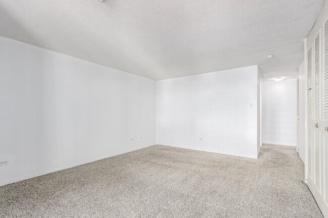 Building Photo - Three Bed / Two bath at the Cherry Creek P...