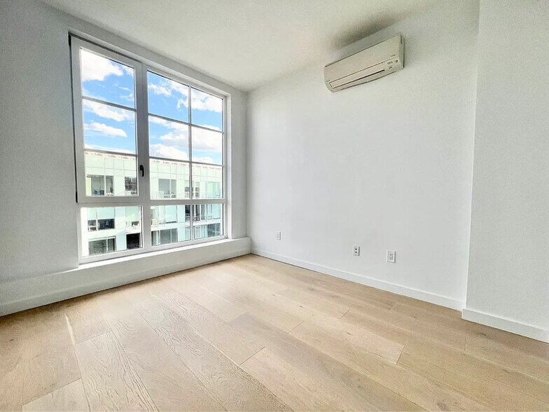 Building Photo - 37-25 32nd St