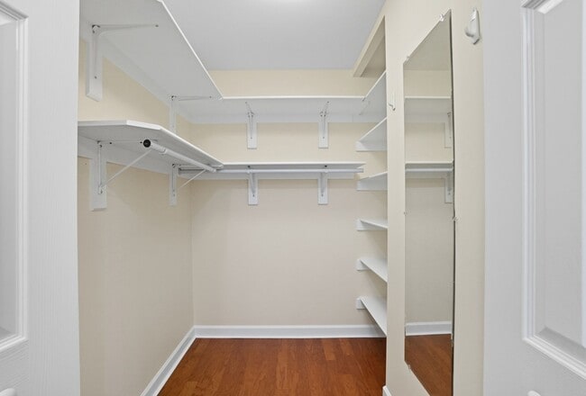 Building Photo - 9221 N Vicksburg Park Ct