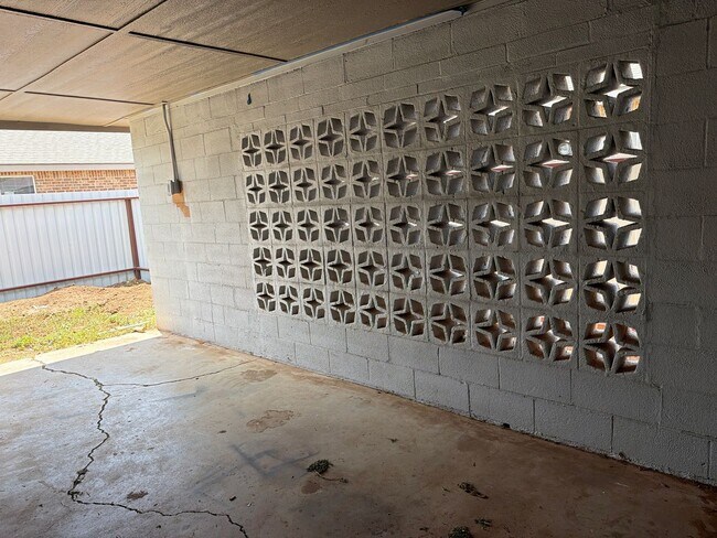 Building Photo - 1809 E Grand Ave
