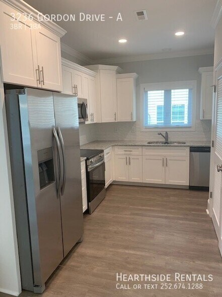 Building Photo - 3236 Gordon Dr