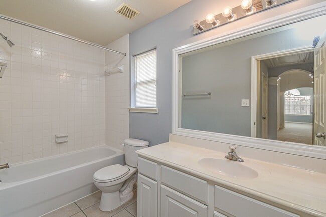 Building Photo - 430 Spindle Ridge Dr