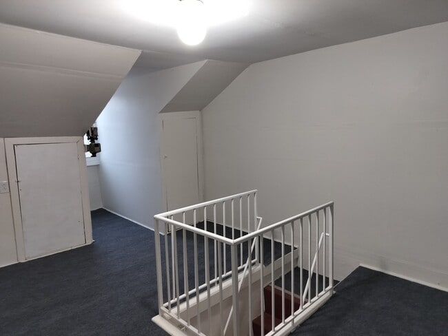 Building Photo - 547 Centre St