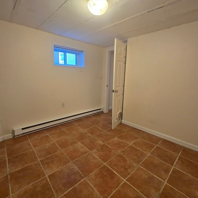 Building Photo - 56 Waterhouse St