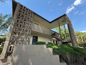 Building Photo - Spacious One-Bedroom Condo in Millcreek!