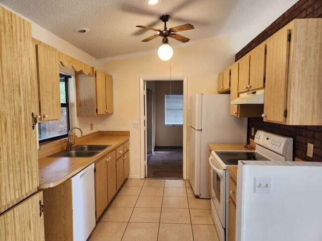 Building Photo - Port St. Lucie Pool Home for rent