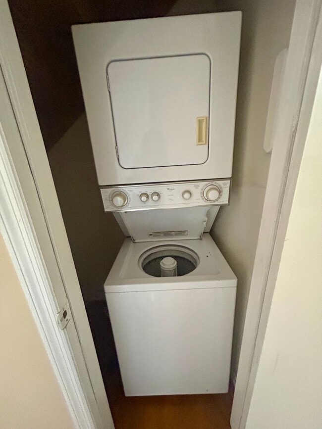 Building Photo - Spacious 2BR Townhome Near Downtown Carrbo...