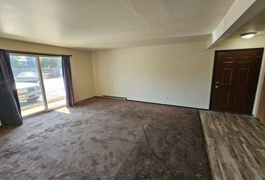 Building Photo - 820 Edgebrook Dr