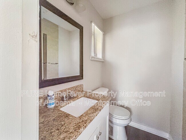 Building Photo - 1701 Longmeadow Dr