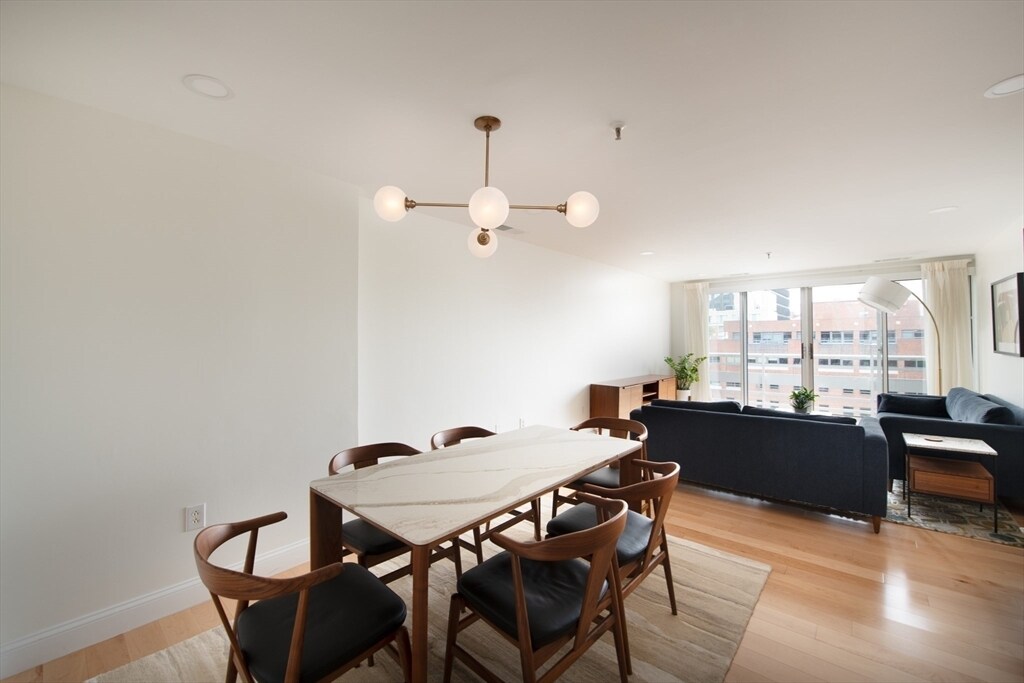 Building Photo - 6 Canal Park