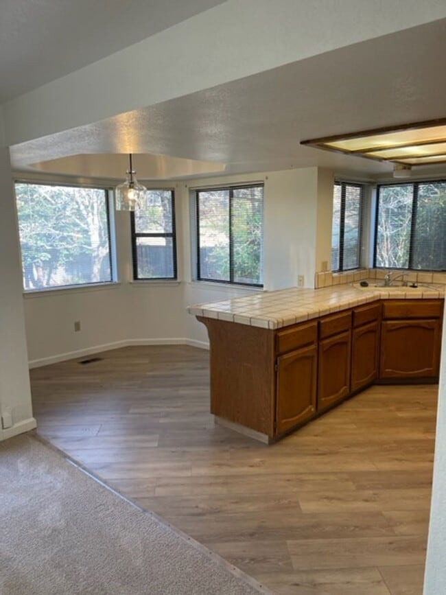 Building Photo - 3706 Mt Ashland Ave