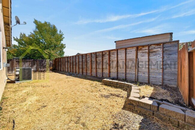 Building Photo - Spacious 3-Bed, 2-Bath Retreat on Charm Way