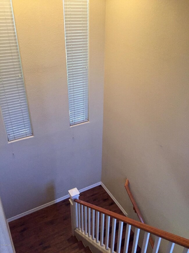 Building Photo - 1150 W Silver Creek Rd