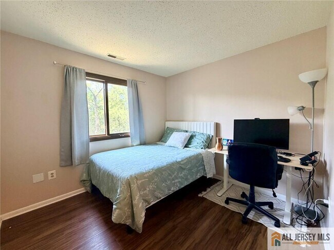 Building Photo - 5215 Ravens Crest Dr
