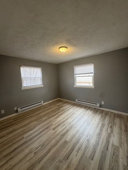 Building Photo - East Side Large 3 Bedroom Single  Family Home