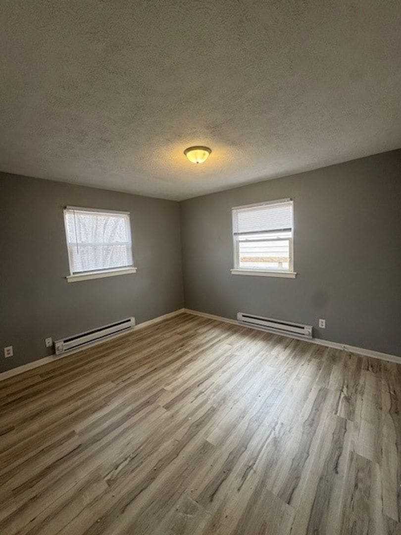 Building Photo - East Side Large 3 Bedroom Single  Family Home