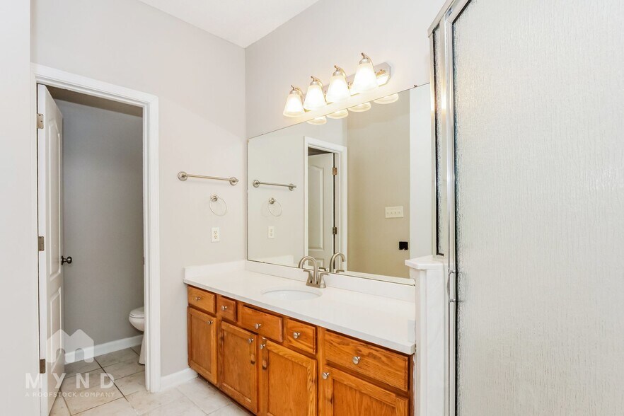 Building Photo - 8647 Rogers Park Ave