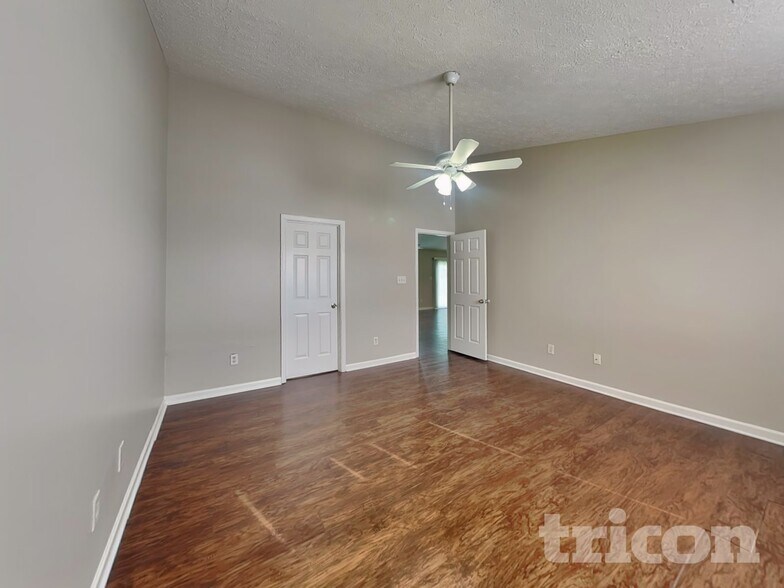 Building Photo - 9728 Avensong Crossing Dr