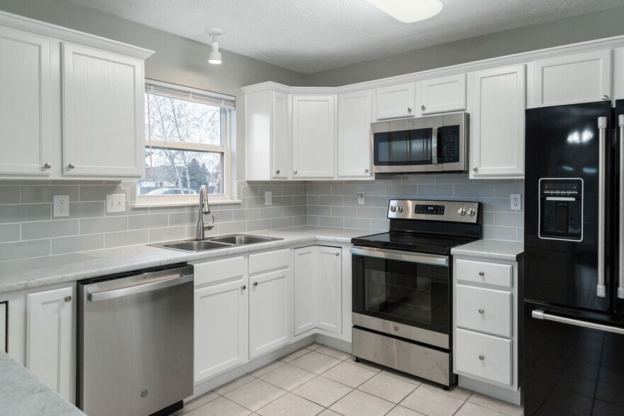 Building Photo - 504 Marquis Cir