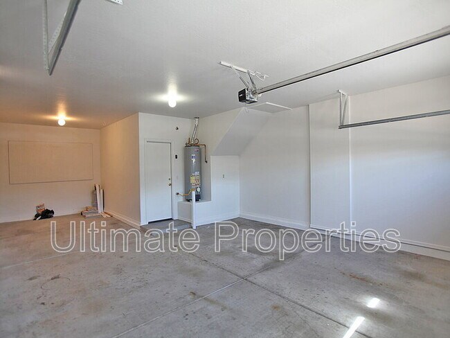 Building Photo - 8636 W Brown St