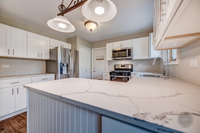 Building Photo - 4 N Birchwood Dr