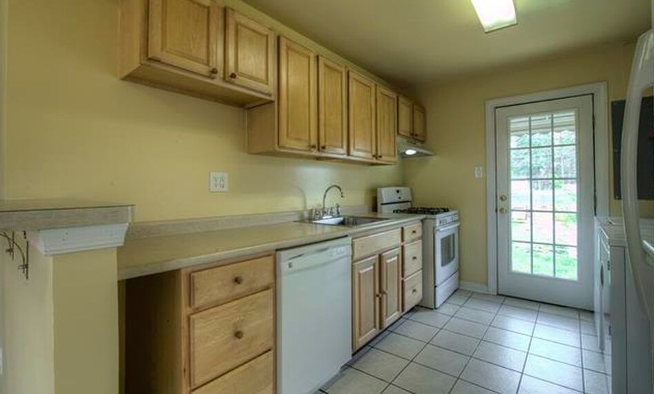 Building Photo - 1614 Westhill Rd