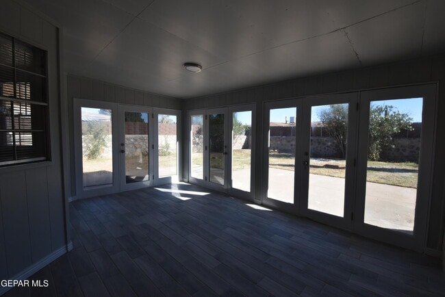 Building Photo - 1624 Vista Real Dr