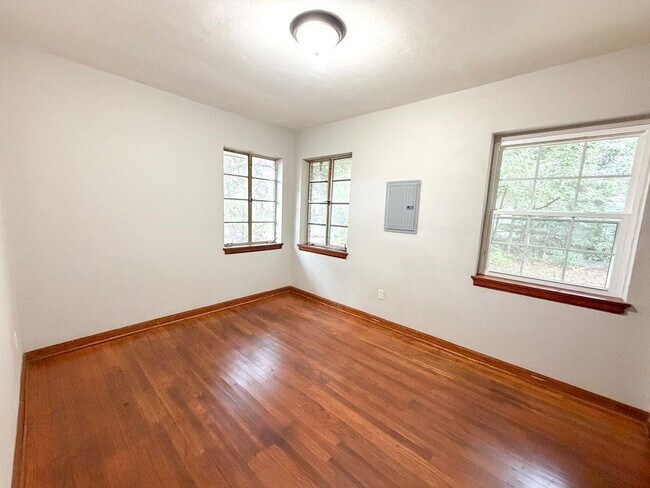 Building Photo - 51 Sherwood Dr